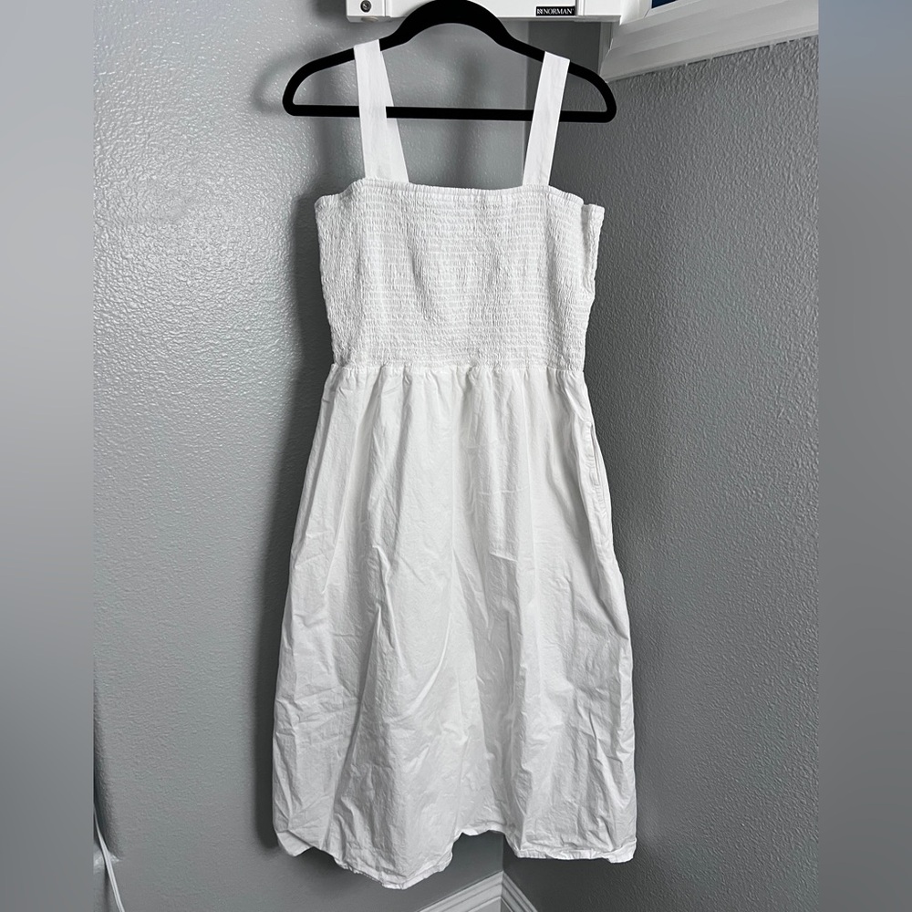 Chic White Sleeveless Dress